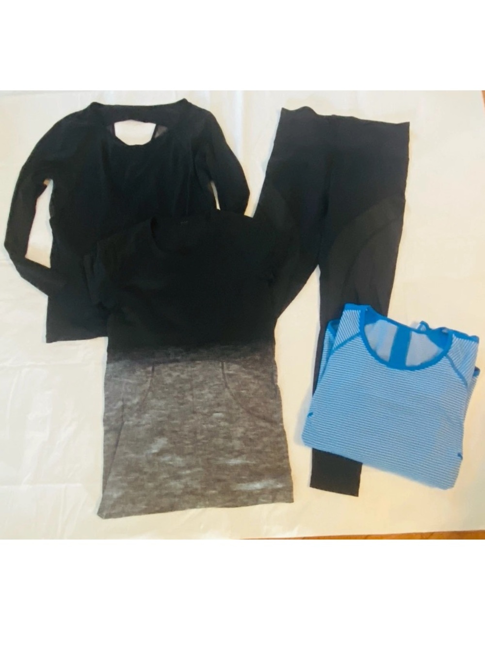 Lululemon bundle of 4 Wunder under leggings, swiftly top, long sleeve tops Sz 8